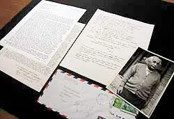 Được trao tặng thư của Einstein
