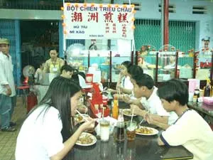 Khuất mắt trông coi