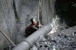 Cơ hội sống của 102 công nhân rất ít