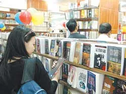 Sách văn học Việt Nam có “lép vế” ?