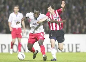 Tiền vệ Essien về với Chelsea ảnh 1