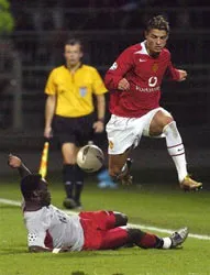 "Essien dễ dàng thích ứng với bóng đá Anh" ảnh 1 "Essien dễ dàng thích ứng với bóng đá Anh" ảnh 1