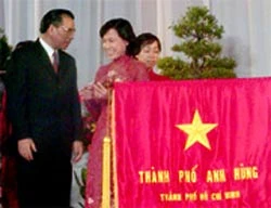 Đón nhận danh hiệu "Thành phố Anh hùng"