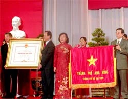Đón nhận danh hiệu "Thành phố Anh hùng" ảnh 2 Đón nhận danh hiệu "Thành phố Anh hùng" ảnh 2