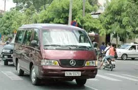 Khổ vì phải xin phù hiệu hợp đồng