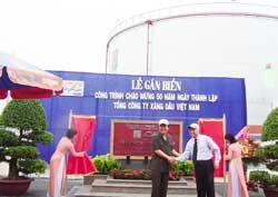 Đưa vào hoạt động cụm bồn 40.000m3 kho C Tổng kho Nhà Bè