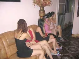 Phá ổ bia ôm trong nhà hàng Hương Nguyễn