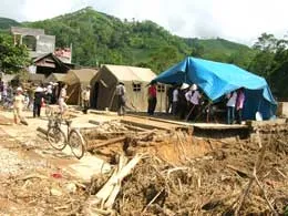 Ủng hộ nhanh, phân phối chậm