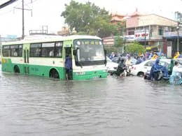 Mưa gây ngập một số khu vực quận Tân Phú, 6, 11