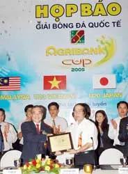 Thấy gì từ chuyện các nhà tài trợ rút lui ảnh 1 Thấy gì từ chuyện các nhà tài trợ rút lui ảnh 1