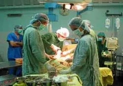 Cẩn thận khi dùng thuốc cho người suy gan, suy thận