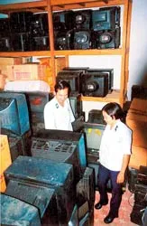 Buôn lậu “ăn theo” mùa... nước nổi ảnh 2 Buôn lậu “ăn theo” mùa... nước nổi ảnh 2