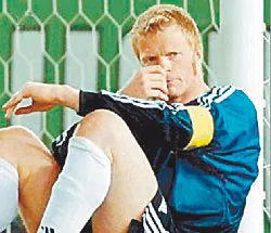 Oliver Kahn có thể sang Nhật Bản thi đấu