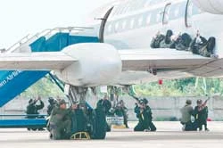 Diễn tập chống khủng bố tại sân bay Tân Sơn Nhất