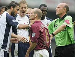 Cảnh sát điều tra rắc rối ở trận Tottenham - Arsenal ảnh 1 Cảnh sát điều tra rắc rối ở trận Tottenham - Arsenal ảnh 1