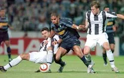 Artmedia sống trong giấc mơ Champions League ảnh 1 Artmedia sống trong giấc mơ Champions League ảnh 1