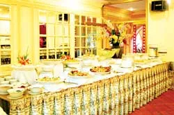 Thưởng thức buffet lạ