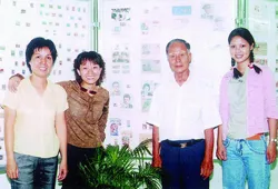 Người sưu tầm hơn 9.000 con tem Nga quý