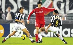 Inter Milan xúc tiến tuyển mộ Michael Ballack ảnh 1 Inter Milan xúc tiến tuyển mộ Michael Ballack ảnh 1