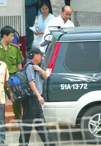 HLV Nguyễn Thành Vinh và Trọng tài Trương Thế Toàn bị tạm giam 4 tháng