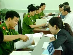 Đăng ký hồ sơ hộ khẩu: 300 người quay về vì thiếu thông tin