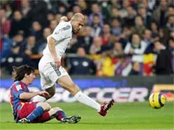 Nhấn chìm Real Madrid, Barcelona lên ngôi đầu ảnh 5