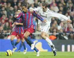 Nhấn chìm Real Madrid, Barcelona lên ngôi đầu ảnh 4