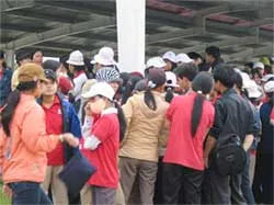 Gần 1.000 công nhân Giày Rieker đình công