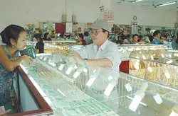 Giá hàng hóa không còn “chạy” theo giá vàng