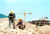 Nổ mìn làm 1 người chết và nhiều nhà dân hư hỏng