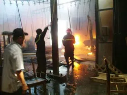 Cháy xưởng sản xuất đồ gỗ, thiệt hại hàng tỷ đồng