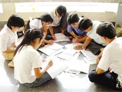 Khoảng cách trong học đường