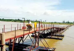 Những chiếc cầu do nông dân tạo dựng