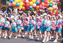 Thành một thành phố XHCN, phồn vinh, văn minh, hiện đại ảnh 2 Thành một thành phố XHCN, phồn vinh, văn minh, hiện đại ảnh 2