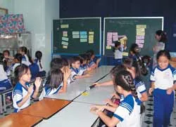 Không thể chỉ từ nhà trường