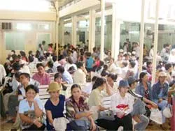 Bài 1: Bệnh viện tuyến trên: giường thiếu, bệnh đông ảnh 2 Bài 1: Bệnh viện tuyến trên: giường thiếu, bệnh đông ảnh 2
