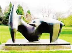 Bức tượng “Người nằm nghiêng” của Henry Moore bị trộm
