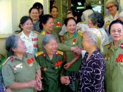 Khám bệnh, tặng qùa cho các gia đình chính sách