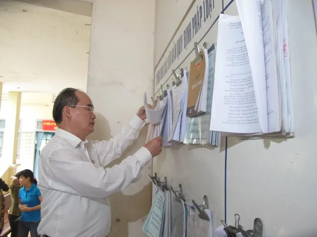Cử tri thắc mắc về sân golf Tân Sơn Nhất; bức xúc nạn hối lộ trong xây dựng ảnh 1 Cử tri thắc mắc về sân golf Tân Sơn Nhất; bức xúc nạn hối lộ trong xây dựng ảnh 1