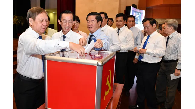 Hội nghị Thành ủy TPHCM lần thứ 11 (Khóa X): Bàn giải pháp phát triển nhanh, bền vững ảnh 3