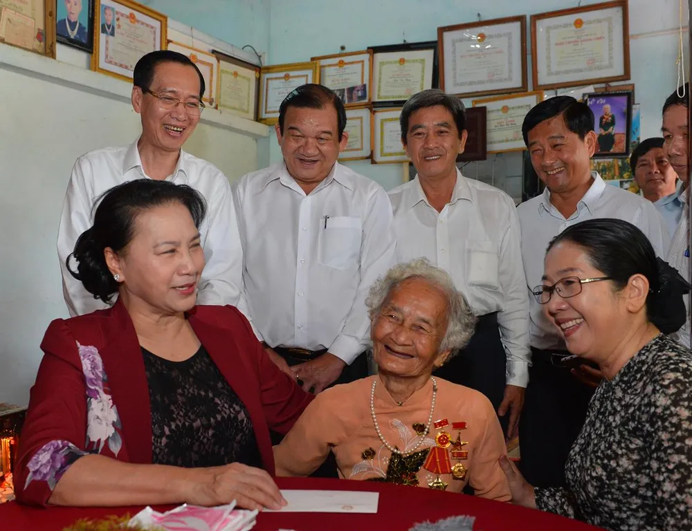 Trân trọng biết ơn sự hy sinh to lớn của các anh hùng, liệt sĩ, thương bệnh binh cho đất nước     ảnh 2