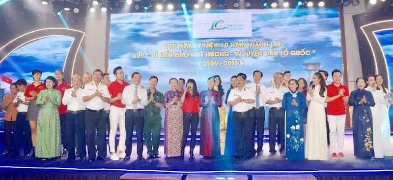 Hơn 334 tỷ đồng ủng hộ Quỹ “Vì biển đảo quê hương - Vì tuyến đầu Tổ quốc”      ảnh 1