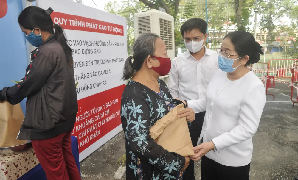 Hơn 30 ngàn lượt người đến phiên chợ 0 đồng quận Thủ Đức ảnh 3 Hơn 30 ngàn lượt người đến phiên chợ 0 đồng quận Thủ Đức ảnh 3