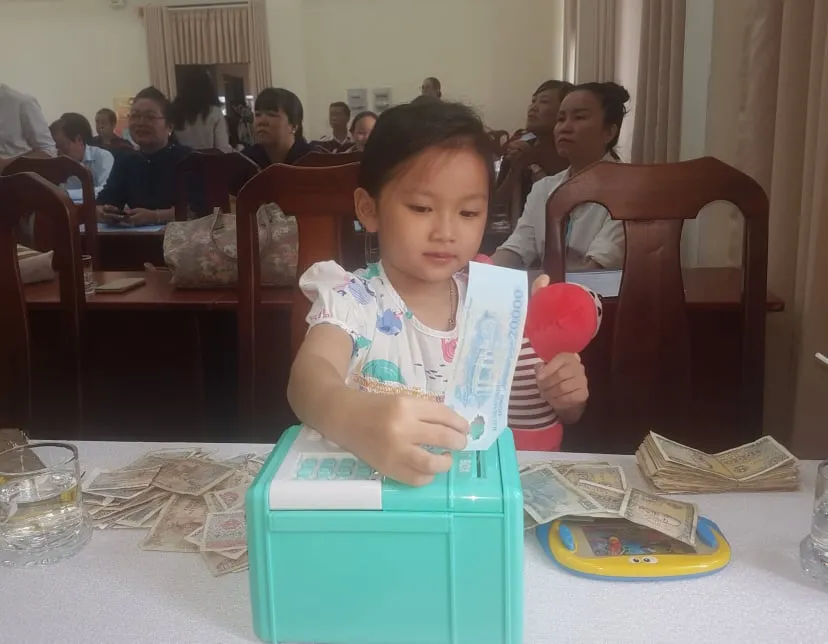 Hơn 7,7 tỷ đồng ủng hộ đồng bào miền Trung khắc phục thiệt hại do bão lũ ảnh 1 Hơn 7,7 tỷ đồng ủng hộ đồng bào miền Trung khắc phục thiệt hại do bão lũ ảnh 1