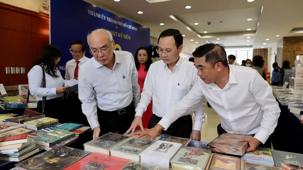 TPHCM họp mặt kỷ niệm 70 năm Ngày truyền thống ngành xuất bản, in và phát hành Việt Nam ảnh 3