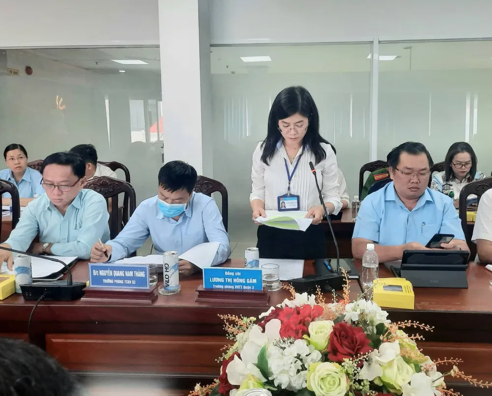 Quận 3 xử lý nhiều vi phạm trong hoạt động quảng cáo ngoài trời ảnh 2