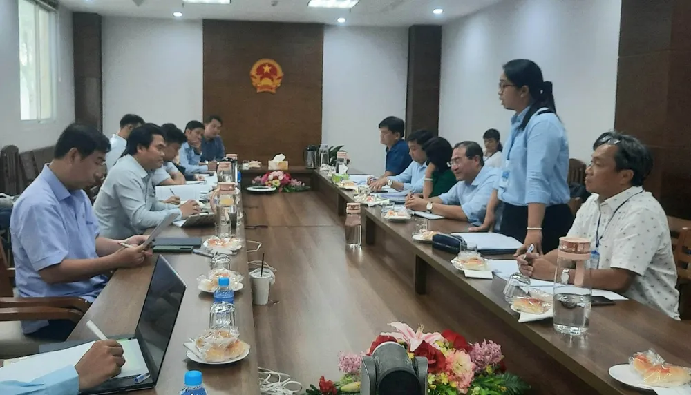 Đại diện các đơn vị, phòng ban quận 4 nêu ý kiến phản ánh tại buổi khảo sát