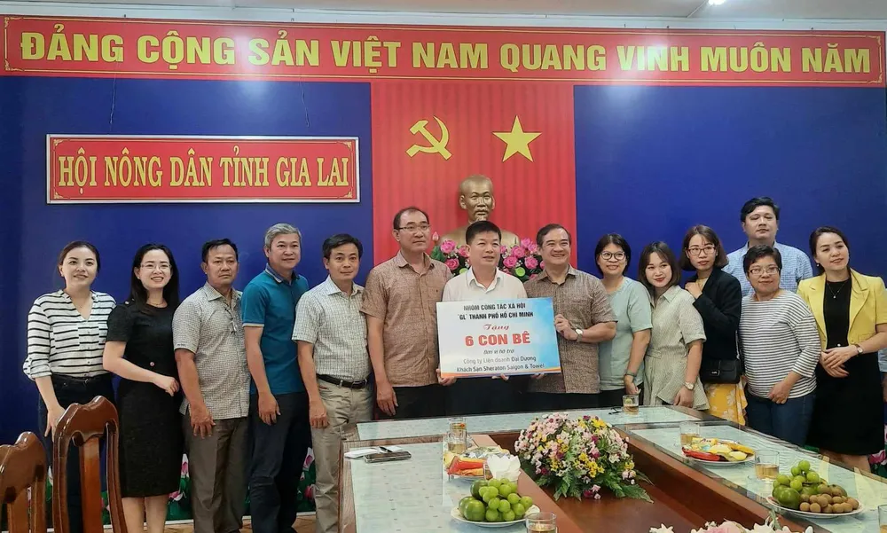 Trao kinh phí đến Hội Nông dân tỉnh Gia Lai mua bê tặng hộ đồng bào dân tộc khó khăn vùng biên giới Trao kinh phí xây dựng nhà tình nghĩa đến Huyện ủy Phú Thiện, tỉnh Gia Lai
