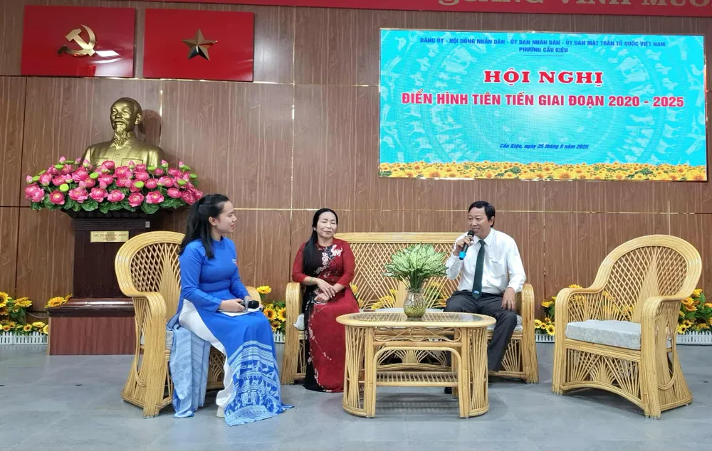 Giao lưu các cá nhân điển hình trong phong trào thi đua Cau Kieu - 2.jpg