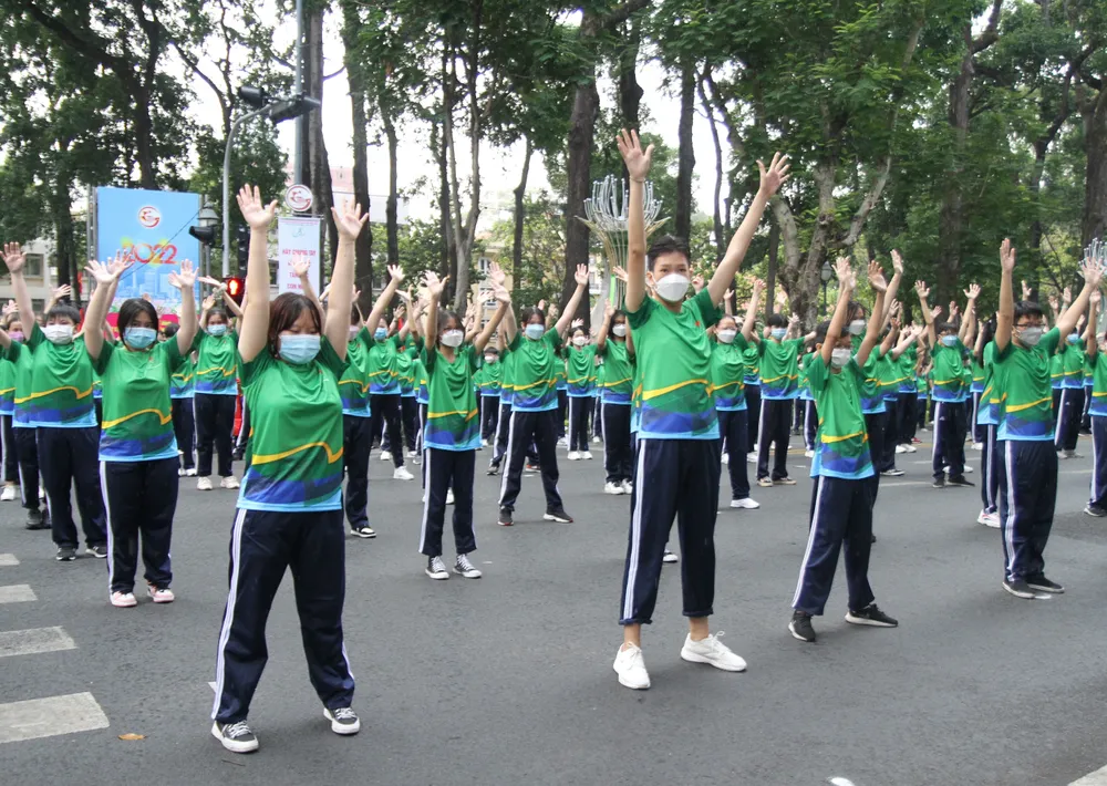 Rộn rã bước chân nơi thành phố mang tên Bác ảnh 1